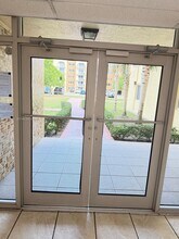 7010 NW 186th St in Hialeah, FL - Building Photo - Building Photo