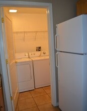 1360 Shady Ln, Unit 300 in Turlock, CA - Foto de edificio - Building Photo