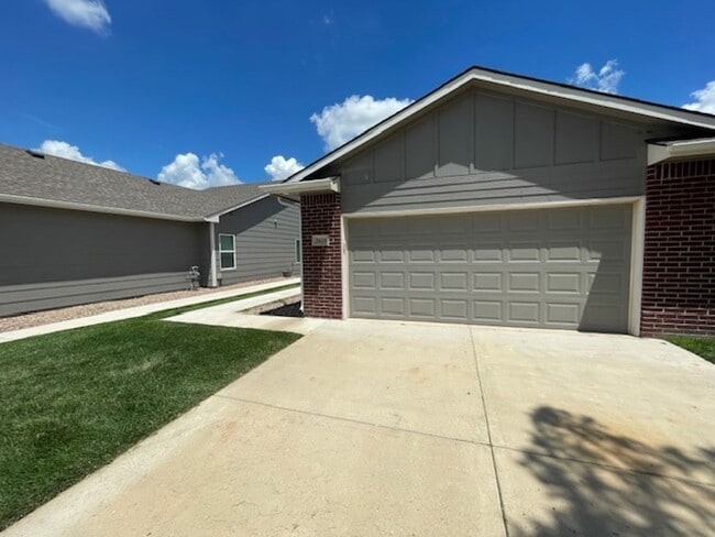 2624 W 55th St N in Wichita, KS - Building Photo - Building Photo