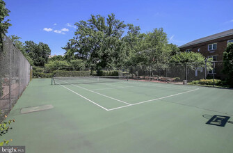 1624 W Abingdon Dr, Unit 302 in Alexandria, VA - Building Photo - Building Photo
