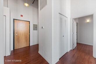 1750 N Wolcott Ave, Unit 303 in Chicago, IL - Building Photo - Building Photo