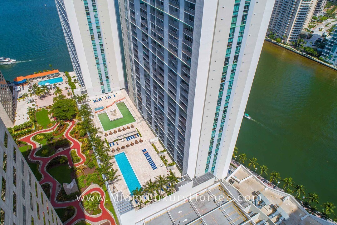 325 S Biscayne Blvd, Unit 4121 in Miami, FL - Foto de edificio