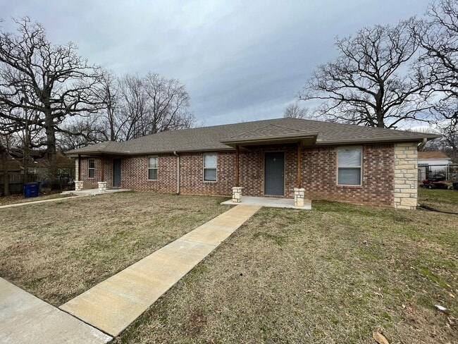 property at 2009 Knoxville St