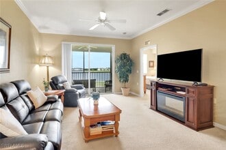 10390 Washingtonia Palm Way in Ft. Myers, FL - Foto de edificio - Building Photo