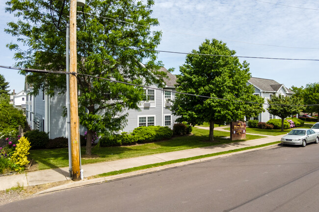 Monroe Estates in Berwick, PA - Foto de edificio - Building Photo