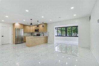 2224 N 35th Ave in Hollywood, FL - Building Photo - Building Photo