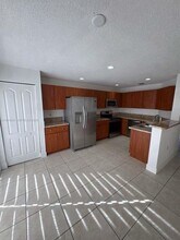 11614 NW 51st Ln in Doral, FL - Building Photo - Building Photo