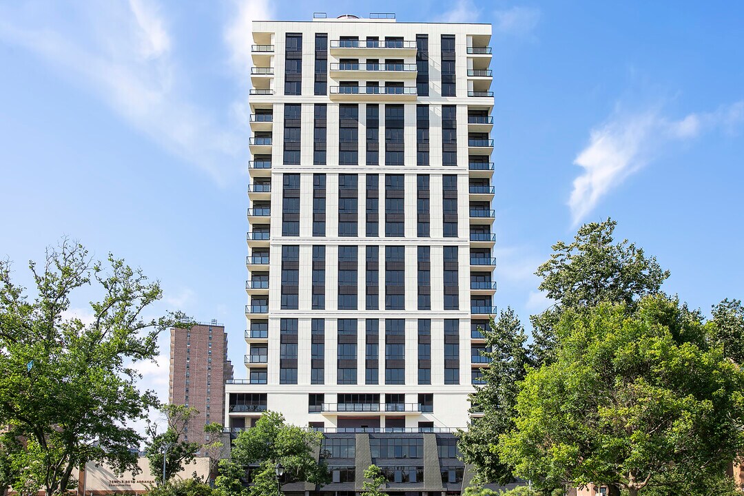 Sea Breeze Tower in Brooklyn, NY - Building Photo