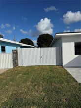 632 E 43rd St in Hialeah, FL - Building Photo - Building Photo