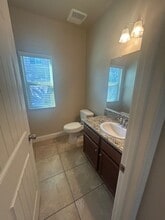 2410 W Sunnyview Ave in Visalia, CA - Building Photo - Building Photo