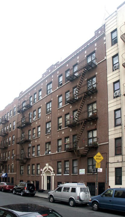 2390 Davidson Ave in Bronx, NY - Foto de edificio