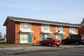 Elmdale Apartments in Springdale, AR - Building Photo - Building Photo