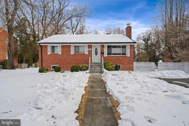 property at 3903 Whispering Ln