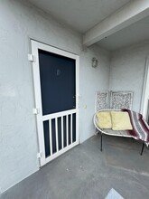 5160 Brighton Ave in San Diego, CA - Foto de edificio - Building Photo