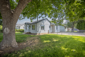 424 S Diamond St in Nampa, ID - Foto de edificio - Building Photo
