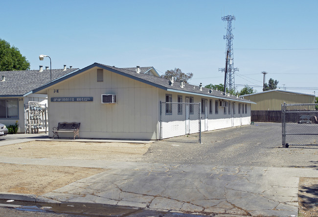 101 East 12th Street in Merced, CA - Foto de edificio - Building Photo