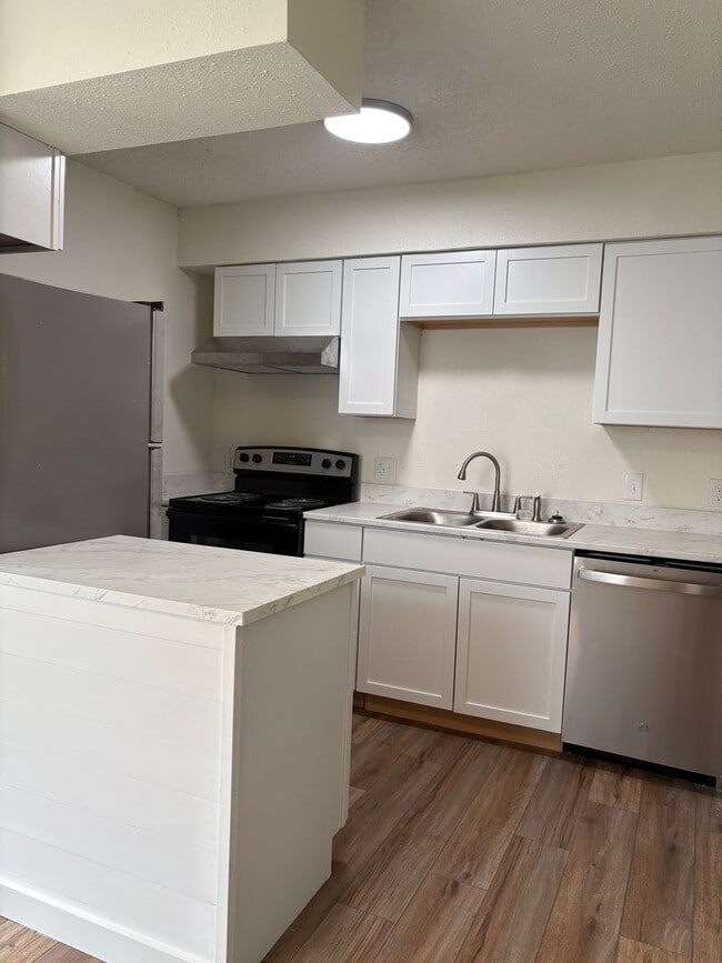 property at 2517 Leeper Dr