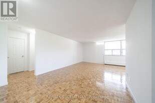 5 Glamorgan Ave in Toronto, ON - Building Photo
