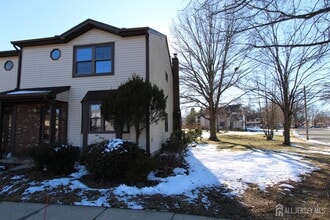 138 Leah Ct in Dayton, NJ - Building Photo - Building Photo