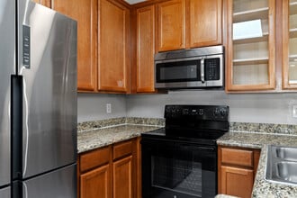 7757 Margerum Ave, Unit 249 in San Diego, CA - Building Photo - Building Photo