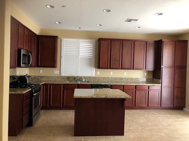 2210 Botany Bay Dr in Pittsburg, CA - Building Photo - Building Photo