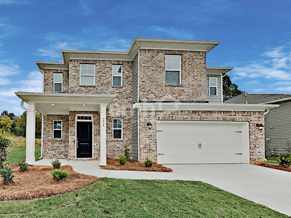 254 Lake St in Loganville, GA - Foto de edificio
