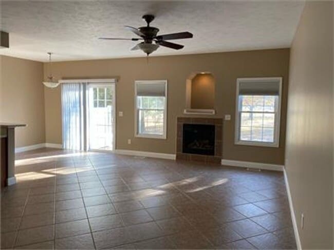 100-114 Wintergreen Dr in Chatham, IL - Building Photo - Building Photo