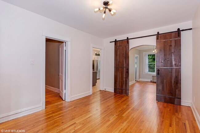 1312 W Argyle St-Unit -1 in Chicago, IL - Building Photo - Building Photo