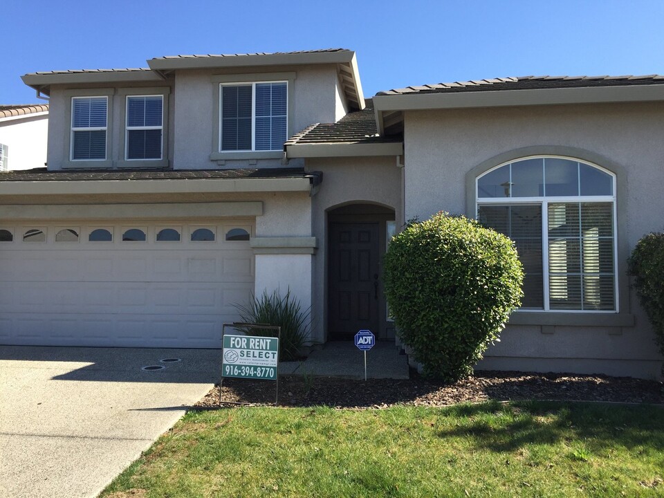 9663 Mindoka Way in Elk Grove, CA - Building Photo