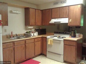 111 1/2 N Main St in River Falls, WI - Foto de edificio - Building Photo