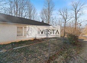 118 Pine Hill Dr in Swannanoa, NC - Building Photo - Building Photo