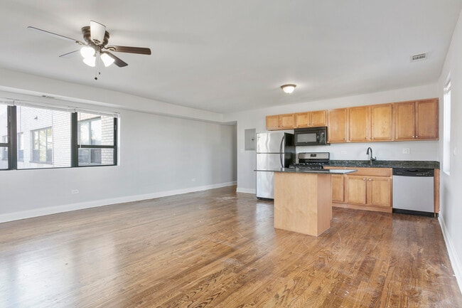 7616 N Marshfield Ave in Chicago, IL - Building Photo - Building Photo