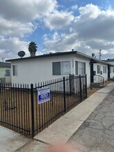 1232 W 94th St in Los Angeles, CA - Foto de edificio - Building Photo