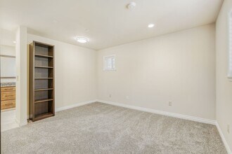 19330 Linden Ave N in Shoreline, WA - Building Photo - Building Photo