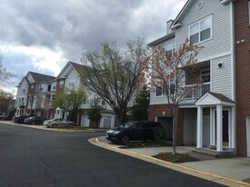 2431 Coopers Branch Ct in Herndon, VA - Building Photo