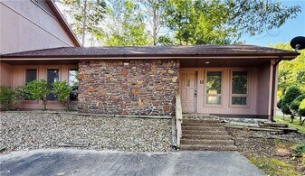 11 Mellor Ln in Bella Vista, AR - Building Photo