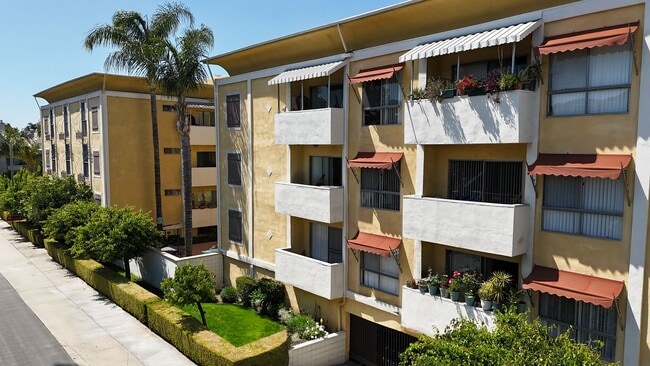Margate Apartments in Encino, CA - Foto de edificio - Building Photo