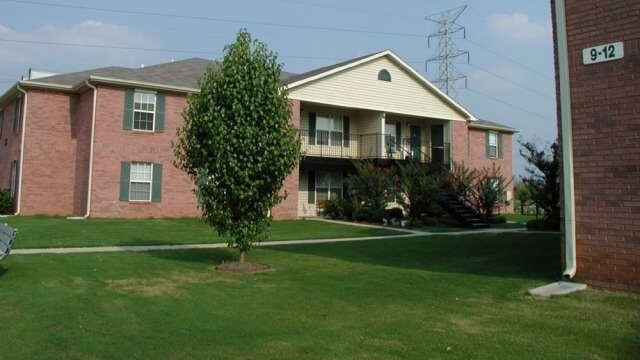 Ivy Pointe Apartments in Tuscumbia, AL - Building Photo