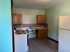 32 Linnell St in Plainfield, CT - Building Photo - Building Photo
