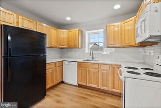 3301 Sollers Point Rd in Dundalk, MD - Building Photo - Building Photo