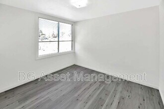 2039 MacArthur Blvd in Oakland, CA - Building Photo - Building Photo