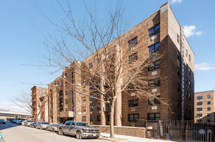 115-131 E 122nd St in New York, NY - Building Photo