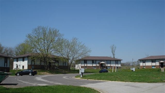 3100 Oak Brook Cir in Sedalia, MO - Foto de edificio