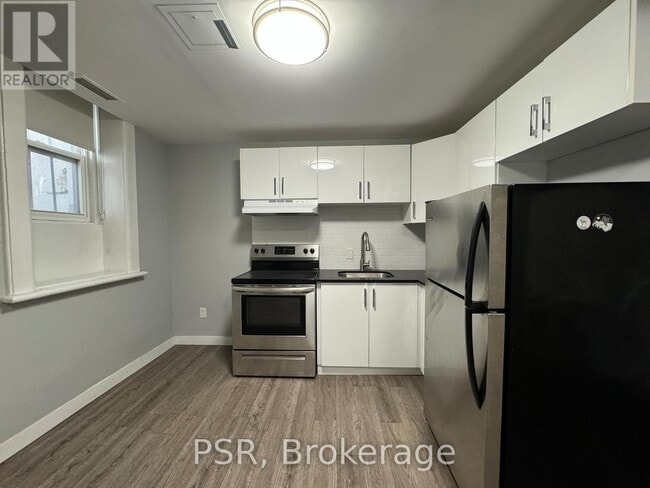 205 Gerrard St E in Toronto, ON - Building Photo - Building Photo