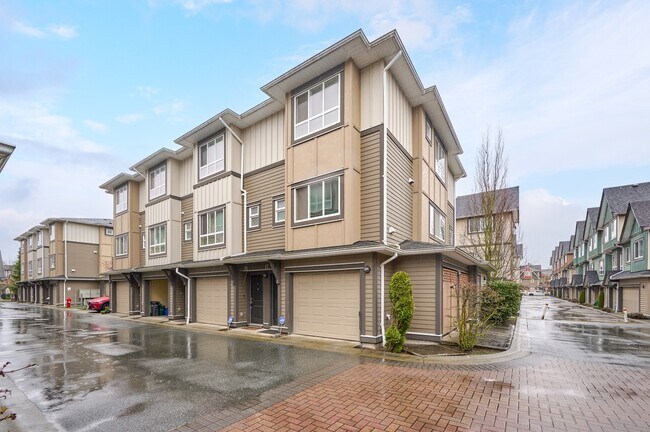 7373 Turnill St in Richmond, BC - Building Photo - Building Photo