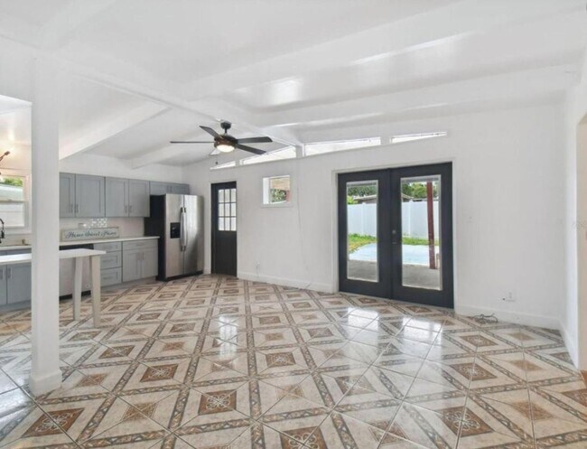 7704 Patrician Pl in Tampa, FL - Foto de edificio - Building Photo