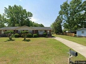 1202 E 9th St in Lumberton, NC - Building Photo