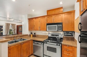 123 Queen Anne Ave N in Seattle, WA - Building Photo - Building Photo