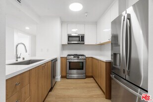 16100 Sunset Blvd in Los Angeles, CA - Building Photo