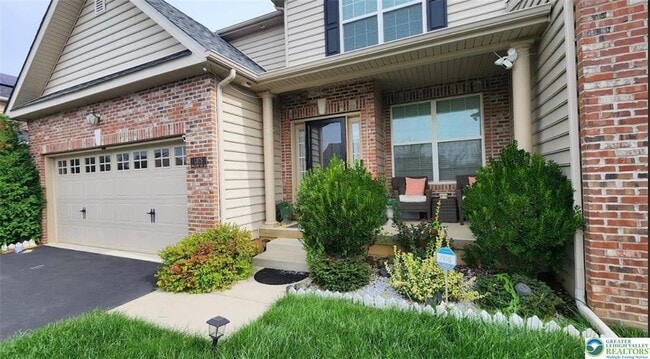 1075 Swallow Tail Ln in Breinigsville, PA - Building Photo - Building Photo